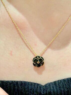 Chanel Black Flower Necklace·····Authentic